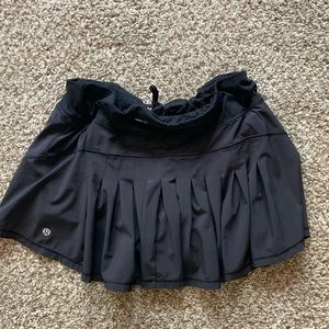 Lululemon tennis skirt black size 8